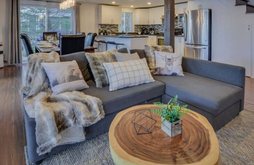 Lac-Superieur Ski Chalet | Summer Promo Waterfront Cabin Spa trails boat fish