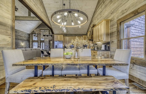 Mineral Bluff Cabin | Summer Retreat | 5 Kings, Heated Pool, Hot Tub, Playground & Views