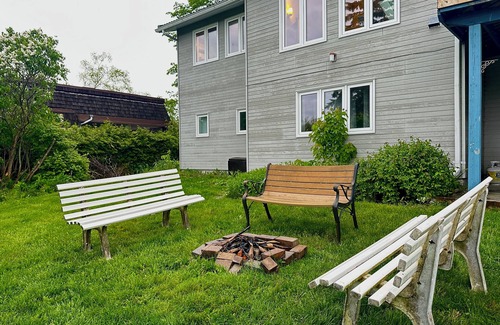 Lagoon City Villa | Summer Retreat At The Venice Of Ontario - BBQ, Lake, Firepit - Sleeps 8