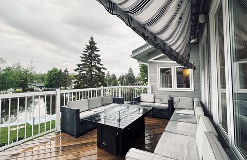 Lagoon City Villa | Summer Retreat At The Venice Of Ontario - BBQ, Lake, Firepit - Sleeps 8