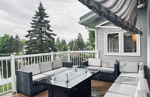 Lagoon City Villa | Summer Retreat At The Venice Of Ontario - BBQ, Lake, Firepit - Sleeps 8