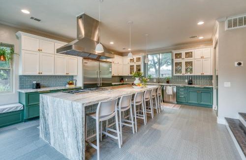 West Oak Hill House | Summer Sale El Dorado Estate Private 2-Acre Escape with Pool Guest Suites Firepit Playset Guest Suites