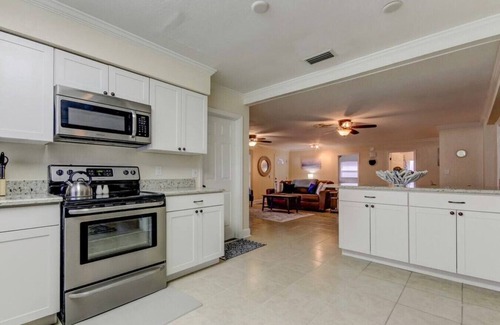 Clearwater House | Summer sale! Nice 2BR-Close to Downtown & Beaches!