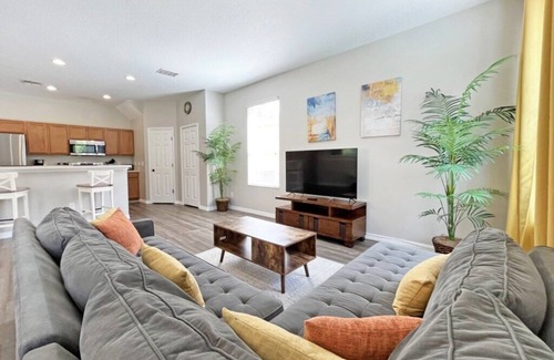 Bellavida House | Summer Sparkle - 4 bedroom/4 bathroom pool home with hot tub and games room