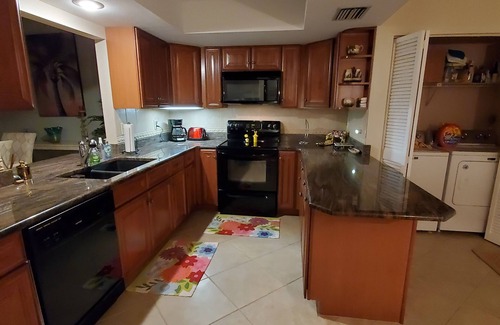 Sarasota Condo | SUMMER SPECIAL LOWER PRICE. 10% MO DISC.!nBeautiful Condo 10 Mins to Siesta Key