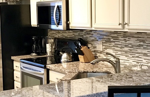 Quail Hill Condo | SUMMER SPECIALS Over the Moon in this comfy Moon Valley Condo ! Pool and Spa