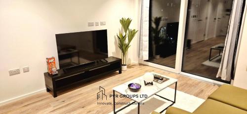Lansbury Apartment | Summer Stay Stylish 1-Bed Canary Wharf Flat w Balcony