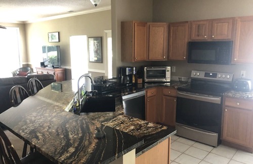Red Hill Condo | Summer Vacation Prime Location Premier Accommodations !ποΈββοΈπ Book Now !