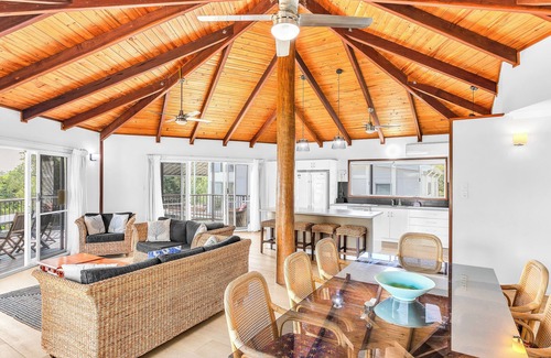 Hideaway Bay House | Summer Vibes all year round!