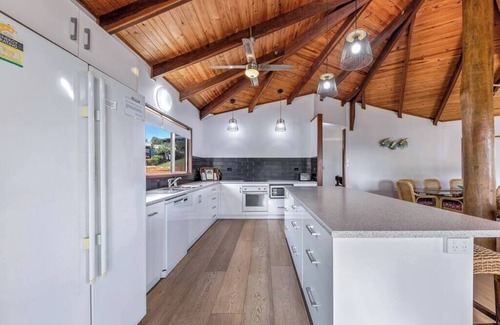 Hideaway Bay House | Summer Vibes all year round!