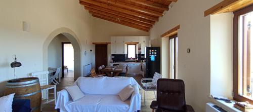 Akrotiri Cabin | Summer Villa with sea view,6 min drive from airport, near Seitan Limania beach