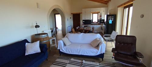 Akrotiri Cabin | Summer Villa with sea view,6 min drive from airport, near Seitan Limania beach