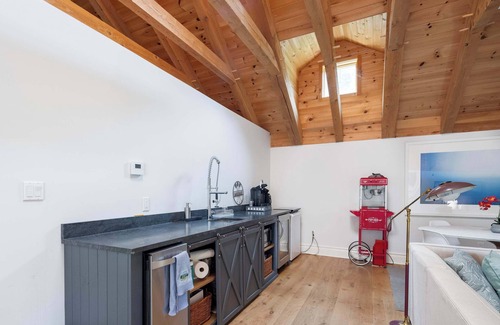 Bridgehampton House | Summerset Villa by Rove | Home w/Pool & Hot Tub