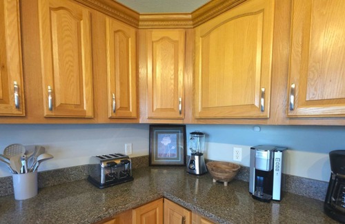 Ponshewaing House | Summerside Cape on Crooked Lake-Waterfront-Sunsets-Sleeps 12
