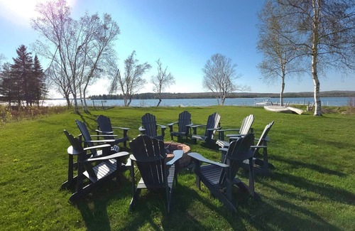 Ponshewaing House | Summerside Cape on Crooked Lake-Waterfront-Sunsets-Sleeps 12