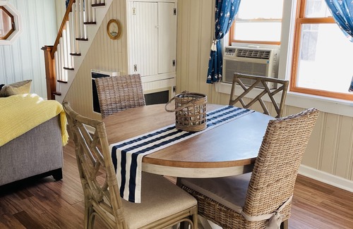 Clinton Cottage | Summertime Fun/clinton CT Shoreline Cottage