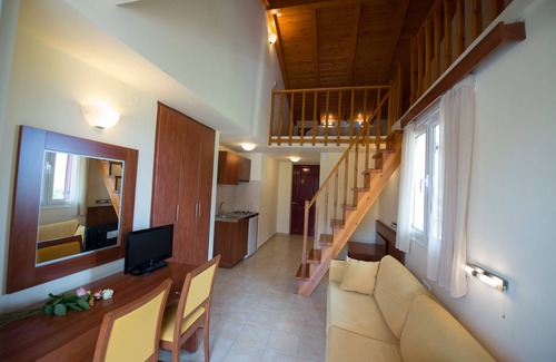 Nikiana House | Summertime Inn