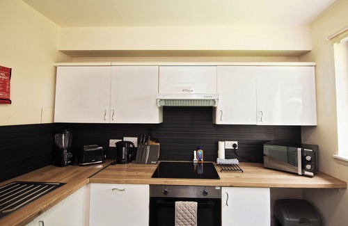 Central Aberdeen Apartment | Summit Apartment -Spacious Quiet City flat by Retail Park