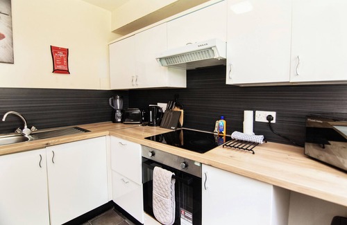 Central Aberdeen Apartment | Summit Apartment -Spacious Quiet City flat by Retail Park