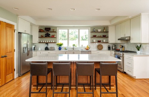 Front Royal House | Summit Hill House with Pond with Mountain Views