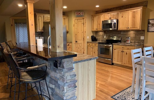 Deadwood House | Summit Lodge- Relaxation with Spectacular Views of the Hills- 3 mi. to Deadwood~