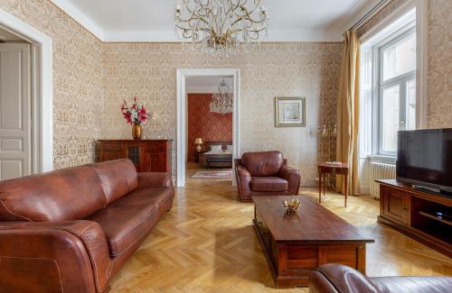 Erzsebetvaros Apartment | Summit Sanctuary Apartment