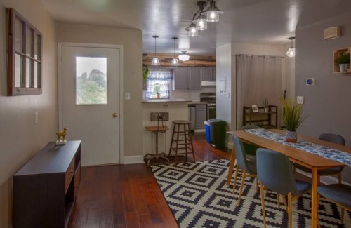 Pittsburgh Apartment | Summit Serenity Retreat – Cozy 2-Bedroom Getaway!