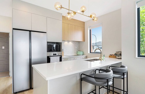Auckland Central Business District House | Summit Style Living with garden and Free parking Unit 2