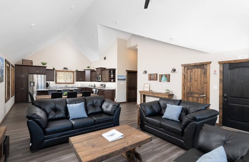 Valemount House | Summit View Cabin Rental