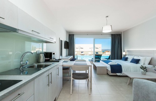Plaka Apartment | Sun and Sea Plus Resort Hotel