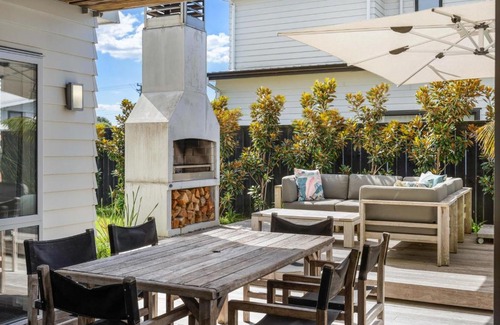 Papamoa Beach House | Sun and Surf Retreat - Papamoa Beach Holiday Home