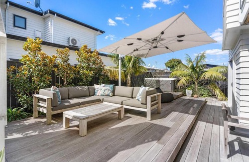 Papamoa Beach House | Sun and Surf Retreat - Papamoa Beach Holiday Home