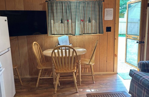 Inlet Cabin | Sun Bear Cabin at The Bears Cottages