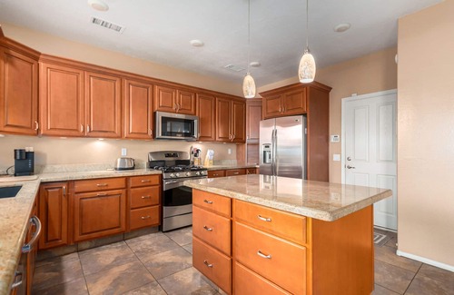 Kingswood Parke House | SUN CITY GRAND REMODELED 2 KING BEDS, W/LARGE PRIVATE YARD, PATIO MISTERS!