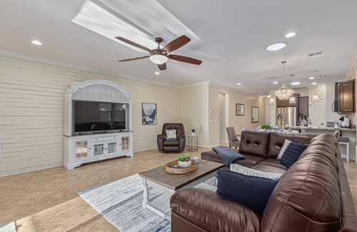 Sun City House | Sun City Heated Pool Home! Peaceful, Sleeps 8, Office!