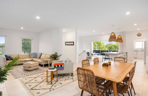Woolgoolga House | Sun Crest - amazing ocean views, walk to beach and vibrant village of Woolgoogla