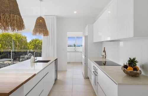 Woolgoolga House | Sun Crest - amazing ocean views, walk to beach and vibrant village of Woolgoogla