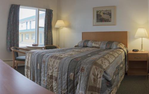 Medicine Hat Hotel | Sun-Dek Motel