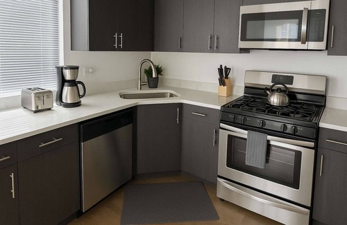 West Loop Apartment | Sun-Drenched 1BR Apartment