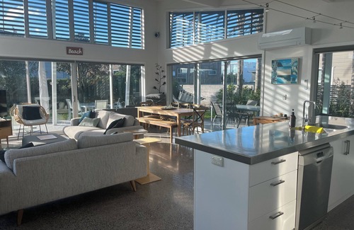 Omaha House | Sun drenched, fully fenced, relaxing family home