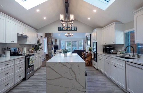 Monticello House | Sun Drenched Lakefront Cove
