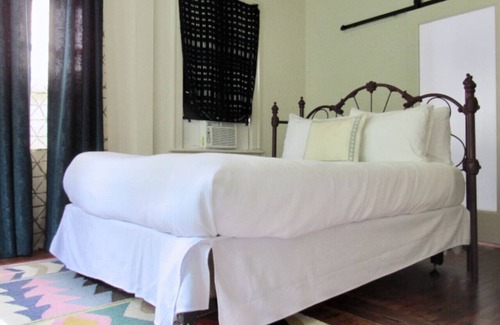 Midtown Condo | Sun Drenched Suite In Starland District