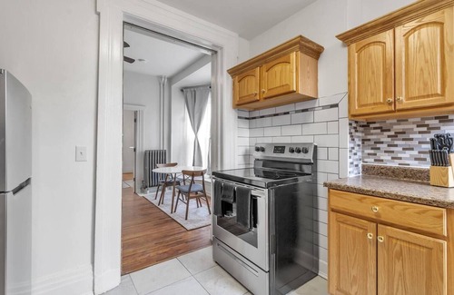 Front Park Apartment | Sun Filled Apt w/Dedicated Office