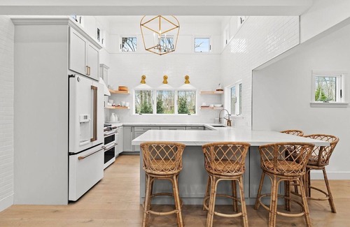 North Haven House | Sun-Filled, Custom-Designed 5-bedroom house in Sag Harbor w/heated pool and spa