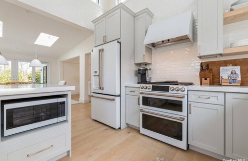 North Haven House | Sun-Filled, Custom-Designed 5-bedroom house in Sag Harbor w/heated pool and spa