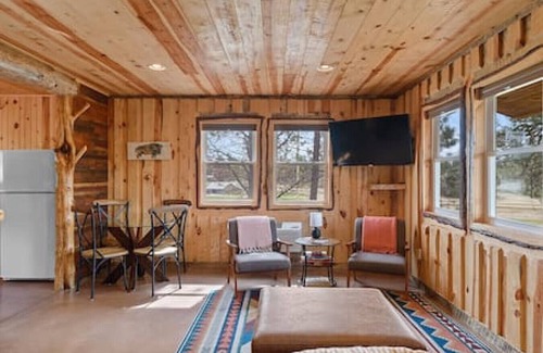 Custer Cabin | Sun Filled Joy: Hot Tub + Sauna + Watch Wildlife