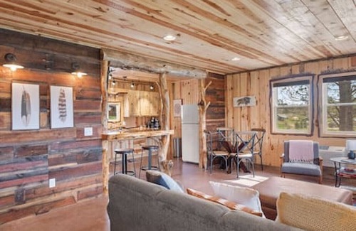 Custer Cabin | Sun Filled Joy: Hot Tub + Sauna + Watch Wildlife
