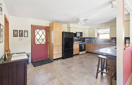 Lenox Dale House | Sun Filled Lenox Retreat-Minutes to Tanglewood