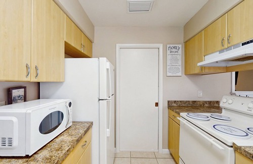 Longwood House | Sun-filled oasis with furnished patio, shared pool, & fire pit - dog-friendly