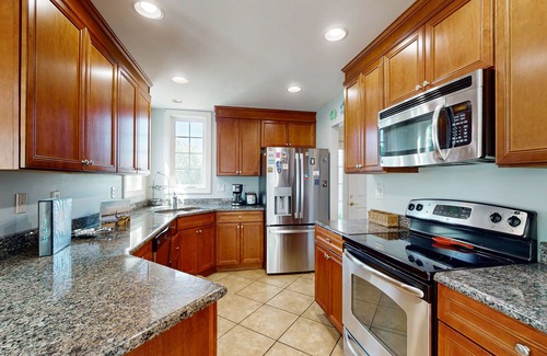 Ocean Pines House | Sun-filled retreat near beaches w/pool access golf, fireplace, W/D, & sunroom